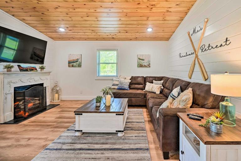 Broken Bow Retreat w/ Large Yard + Fire Pit! - Chambres d'hôtes Broken Bow