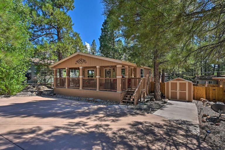 Near Hiking: Munds Park Cabin w/ Deck & Yard - Bed and Breakfast Munds Park