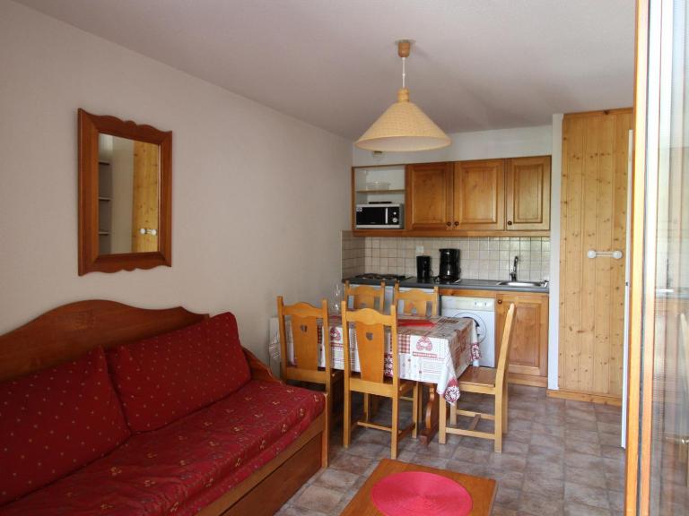 Appartement cosy, 5 pers, centre village, proche pistes, balcon, parking, WIFI, draps inclus - FR-1-508-52 - B&B Lanslevillard