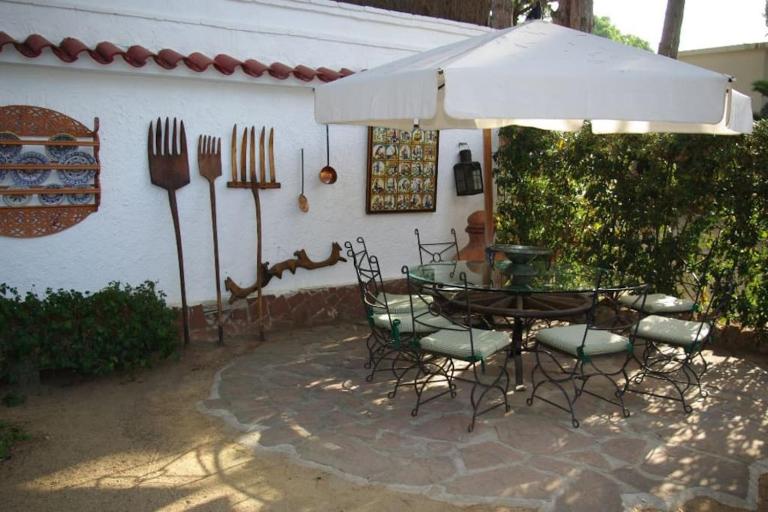 Enjoy your holidays 300m to the Mediterranean sea at Villa DIVALI - B&B Castelldefels