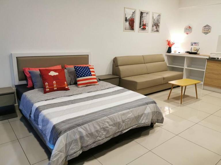 G Studio Swimming Pool View@EVO BANGI NETFLIX+WIFI - B&B Kampung Sungai Ramal Dalam