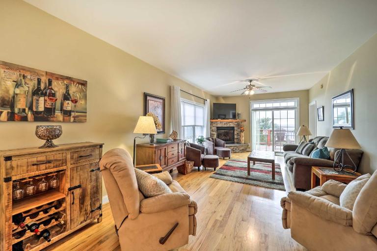 Scenic Views! Ski-In/Ski-Out Condo in Beech Mtn - B&B Beech Mountain