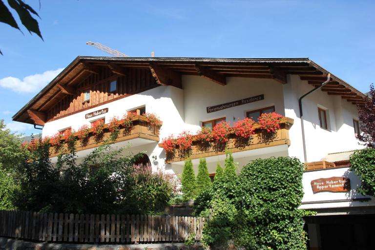 Aparthotel Garni Haus Hubertus - B&B Malles Venosta