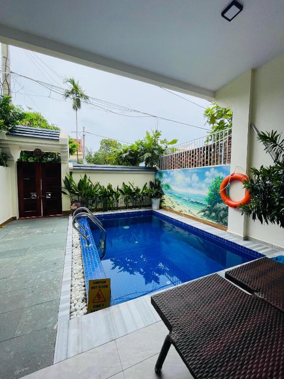 HoiAn Déja Blue I - Private villa with 4brs and pool - Chambres d'hôtes Tân Thành