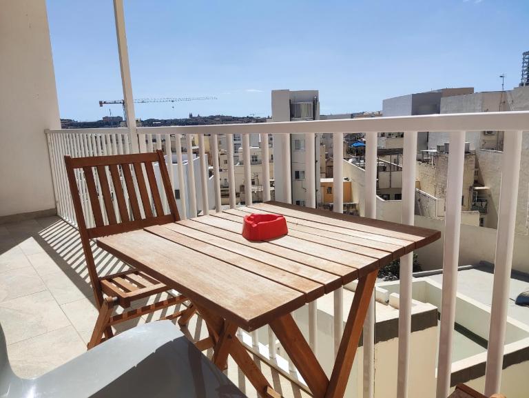 Modern apartment in Gzira - Ferienwohnung Gzira