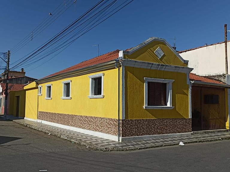 Casa Amarela a 5 minutos a pé da Basílica - B&B Aparecida