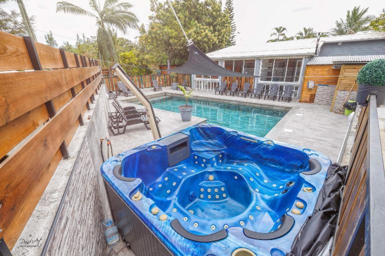 L'avocat 1 avec piscine chauffée et jacuzzi a partager - B&B Le Tampon