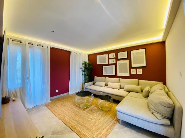 Duplex 120m2 terrasse vue sur Nîmes - Bed and Breakfast Nîmes