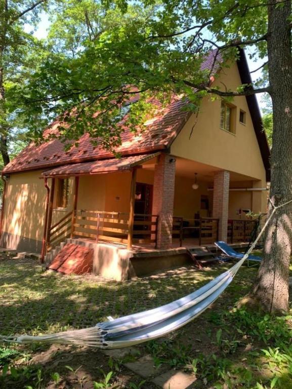 Gyöngyvirág Vendégház - B&B Noszvaj