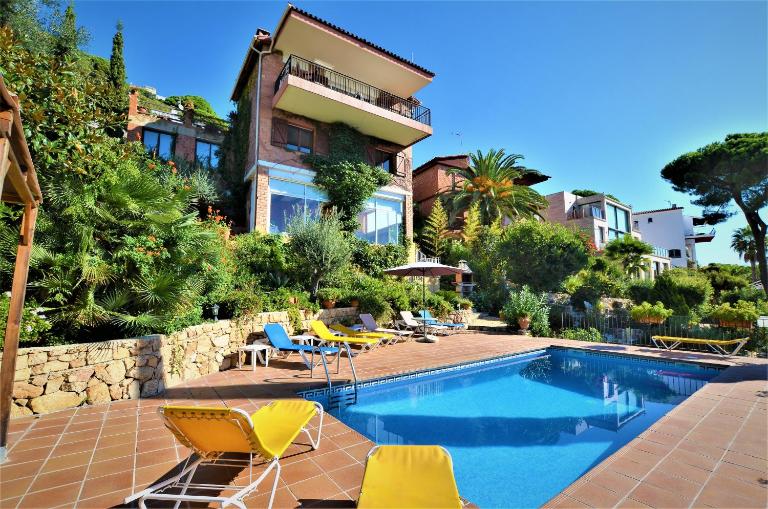 VILLA FLORES 8 personas LLORET DE MAR - B&B Lloret de Mar