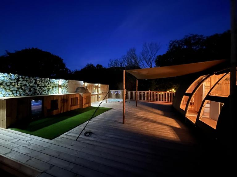 Sunrise Dome Tent - B&B Tenby