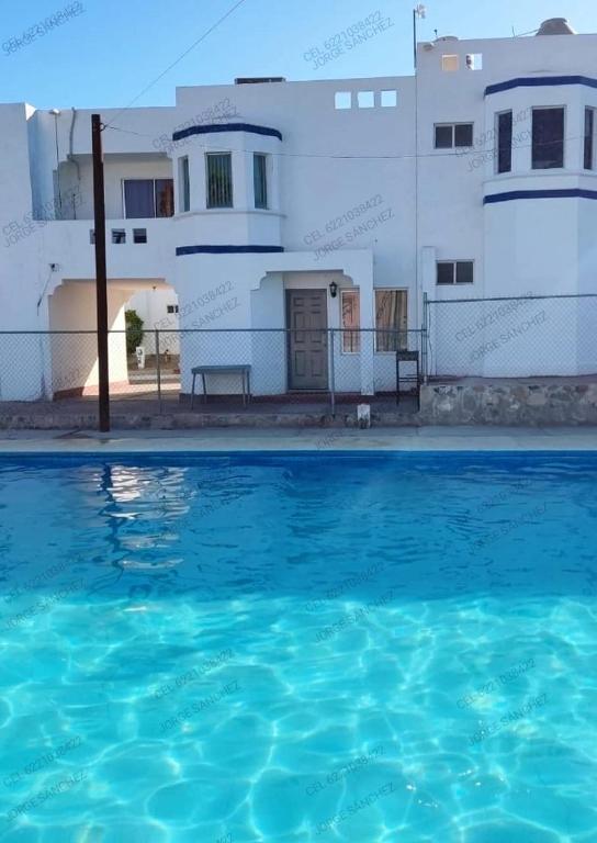 Condominio 303 Loma Bonita, enfrente de la alberca! - Chambres d'hôtes San Carlos