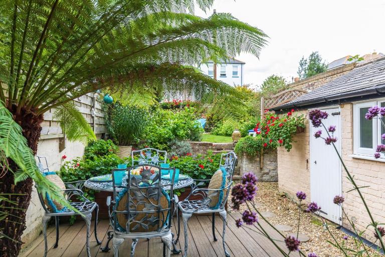 Seafront Apartment Private Garden & Free Parking - Chambres d'hôtes Littlehampton