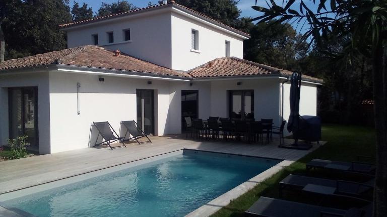 Villa- Vaux sur mer -200 m plage Nauzan - Piscine - B&B Vaux-sur-Mer