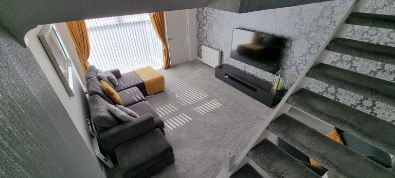 Beautiful 2 bed house close to M74 and Strathclyde Park - B&B Motherwell
