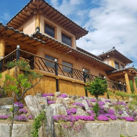 Saranbang Pension - B&B Gapyeong