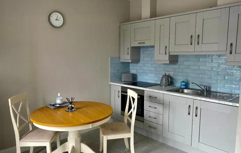 Erne Getaway No.5 Brand new 1 bed apartment - Chambres d'hôtes Enniskillen