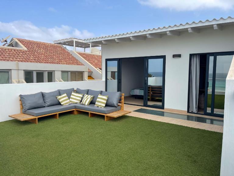 New Rooftop Gem with stunning Oceanview - B&B Santa Maria