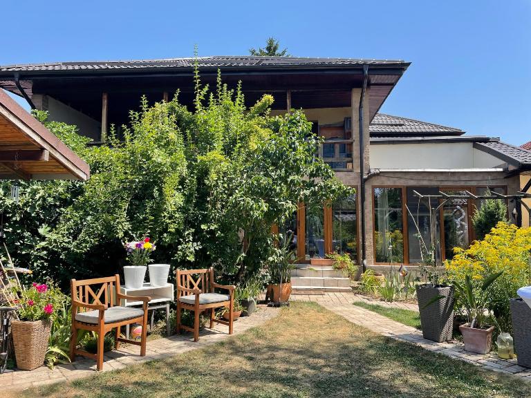 Story House 2 - Chambres d'hôtes Bragadiru