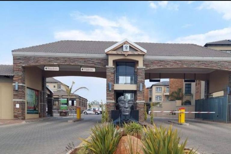 2-bedroom apartment in a security complex - B&B Kimberley