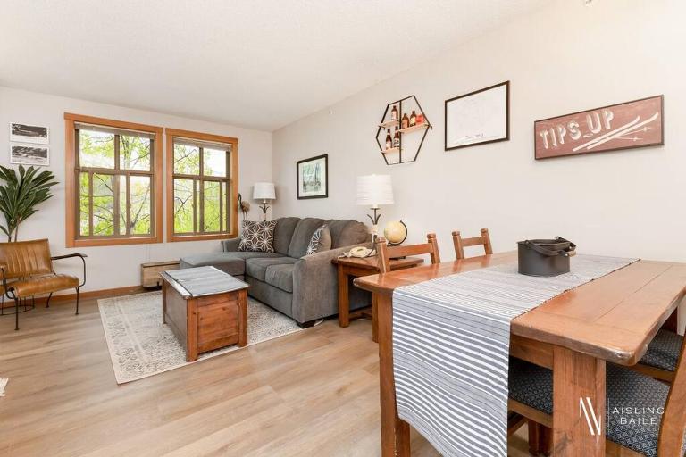 The Powder Nook, Hot Pools, Mile 1 Express Chair - Bed and Breakfast Panorama