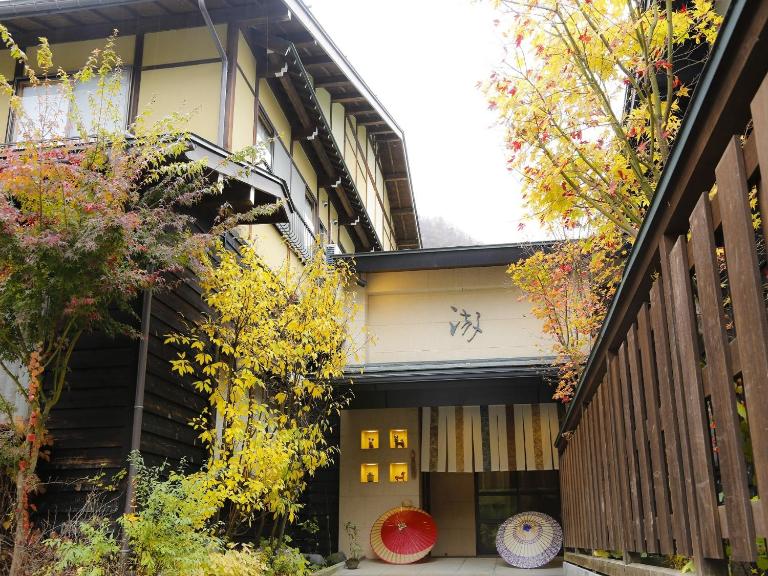 Ryokan Kutsuroginoya Yuu - Bed and Breakfast Takayama