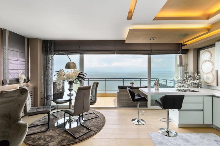 Mega suite on the sea - Ferienwohnung Peraía