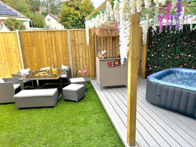 Stylish 3 bedroom seaside escape - newly renovated - B&B Paignton