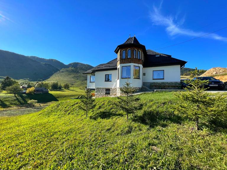 Poarta Craiului - B&B Șirnea