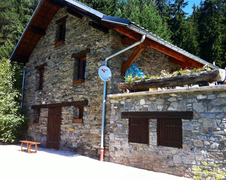 Maison de charme à Séez avec vue sur montagne, cheminée - B&B Séez