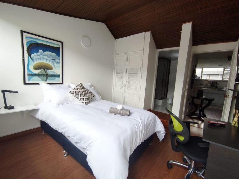 Suite Privada Baño & Balcón - Zona Norte - Fast WiFi 8 - B&B Bogotá