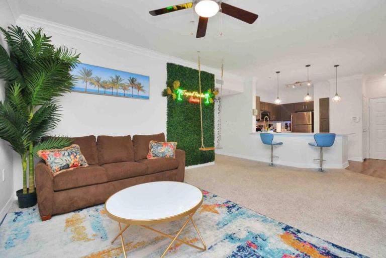Tropical Paradise - 2Bedroom - FIFA - Walk to NRG - Pool- Gym - Sleep 6 - Chambres d'hôtes Houston