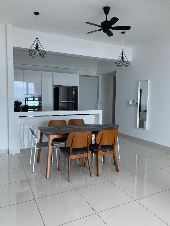 Jazz Service Suites 2 Bedroom 23-3 by Yen's Sojourn - Bed and Breakfast Bagan Jermal