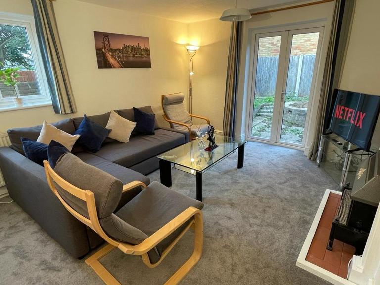 3-bedroom home with free parking - Chambres d'hôtes Canterbury