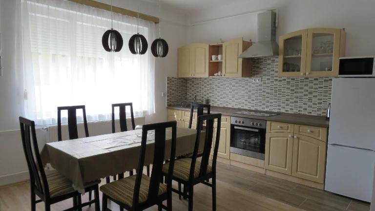 Akácfa Vendégház - B&B Makó