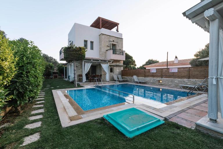 Villa Emmanouela - B&B Pitsídia