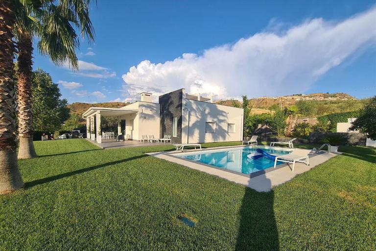 Villa con piscina - B&B Leonforte