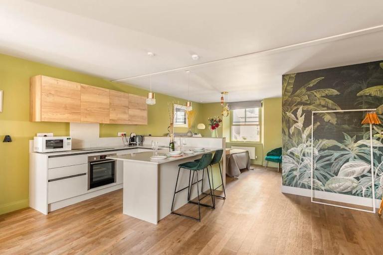 Shamrock, Bowness on Windermere, Superb one bedroom apartment with private parking - B&B Bowness-on-Windermere