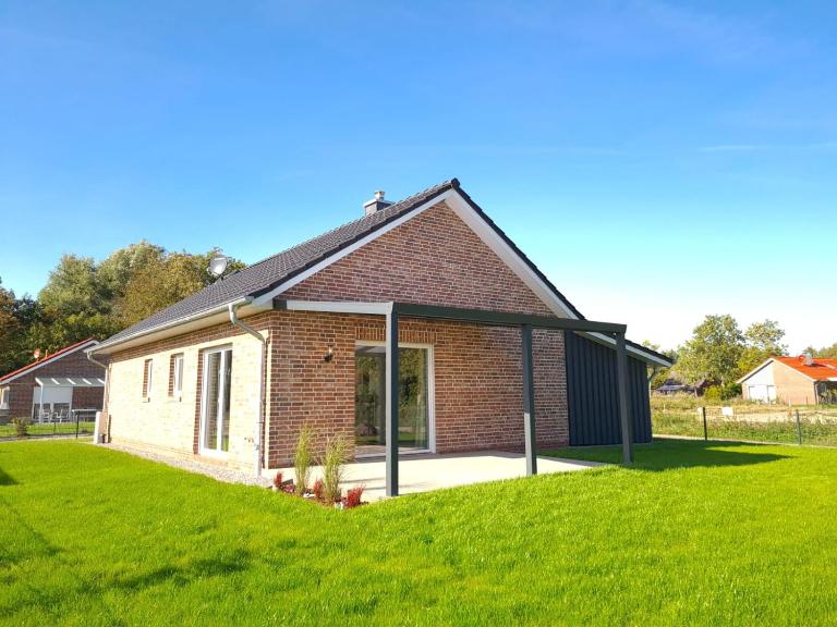 Haus KüstenBrise - Urlaub mit Hund an der Küste mit eigenen Garten, Sauna und gemütlichen Kaminfeuer - Ferienwohnung Schweiburg