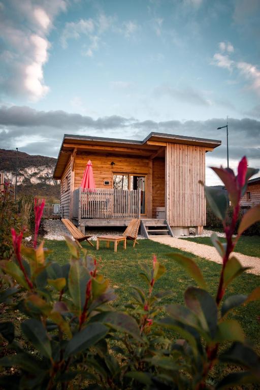 Les Lodges de la ViaRhôna / cabane-spa - B&B Virignin