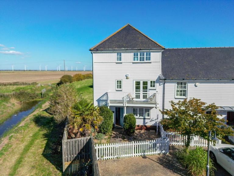 Marine House - Bed and Breakfast Camber