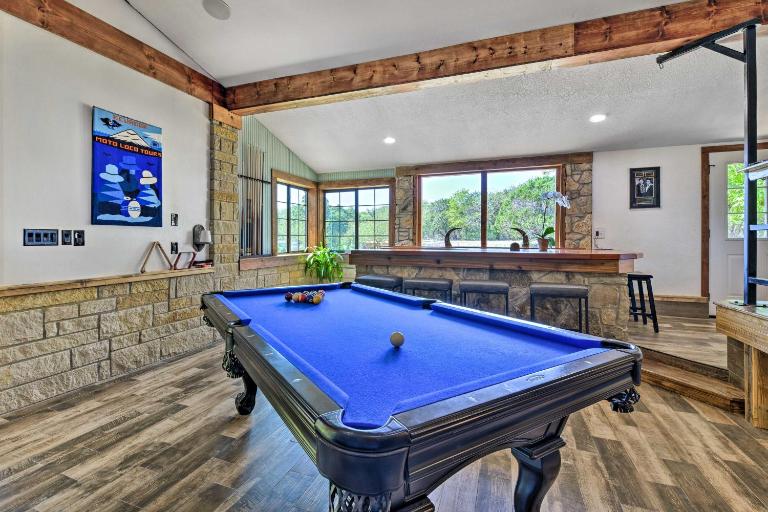 Spacious Glen Rose Home on Paluxy Riverfront - B&B Glen Rose