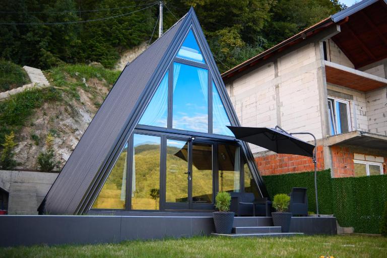 Unique Lake House Paradiso - Chambres d'hôtes Zvornik