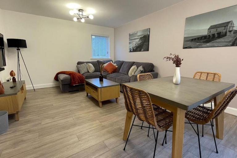 Harbourside by Caithness Luxury Apartments NC500 - 2 Bedroom holiday home - Sleeps Work teams upto 2 & holiday makers upto 6 - PREFERENTIAL RATES FOR LONG STAY TRADES - CONTACT US - - B&B Wick