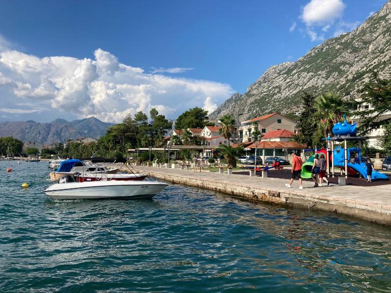 Mystras Apartments - Bed and Breakfast Kotor