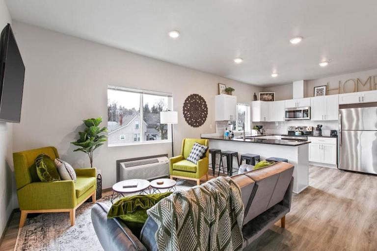 New 2 Bd 2 Bth Near Perry Dist and Downtown - B&B Spokane