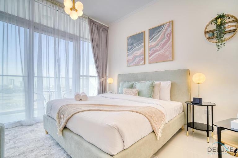 Calm Studio at Carson C DAMAC Hills Dubailand by Deluxe Holiday Homes - Bed and Breakfast Dubai
