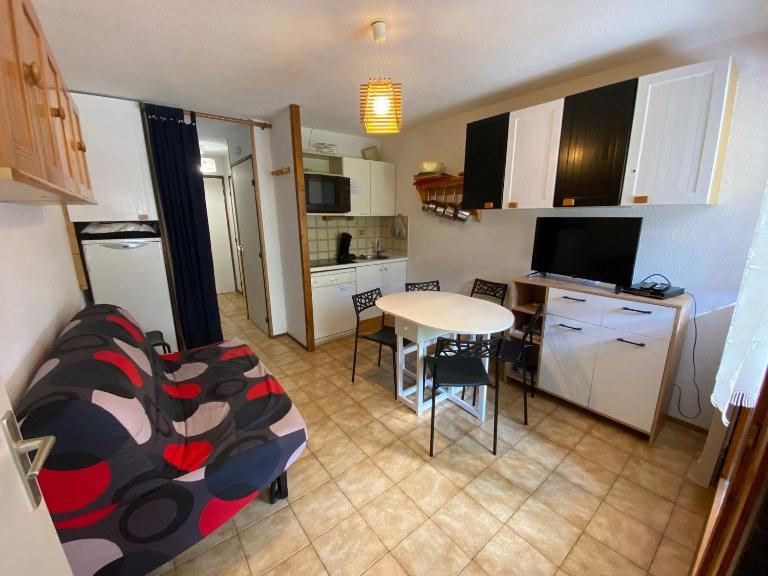 Charmant 2 pièces avec balcon, parking, proche des pistes - La Clusaz - FR-1-459-34 - Chambres d'hôtes La Clusaz