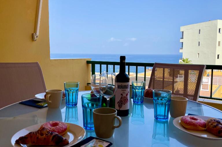 Vista La Gomera - 2 minutes walk from the beach! - B&B Puerto de Santiago