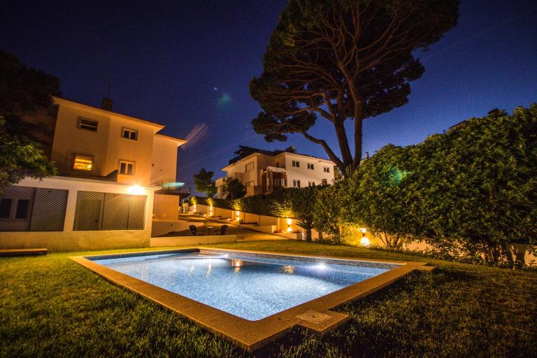 188 Apartments - Estrelícia - pool and balcony - Bed and Breakfast Cascais